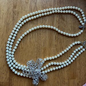 Holiday Bow Pearl Necklace
